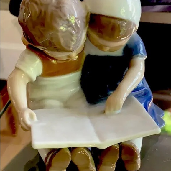 BING AND GRONDAHL Children Reading Figurine #1567 Denmark HN Excellent Condition - Picture 4 of 6